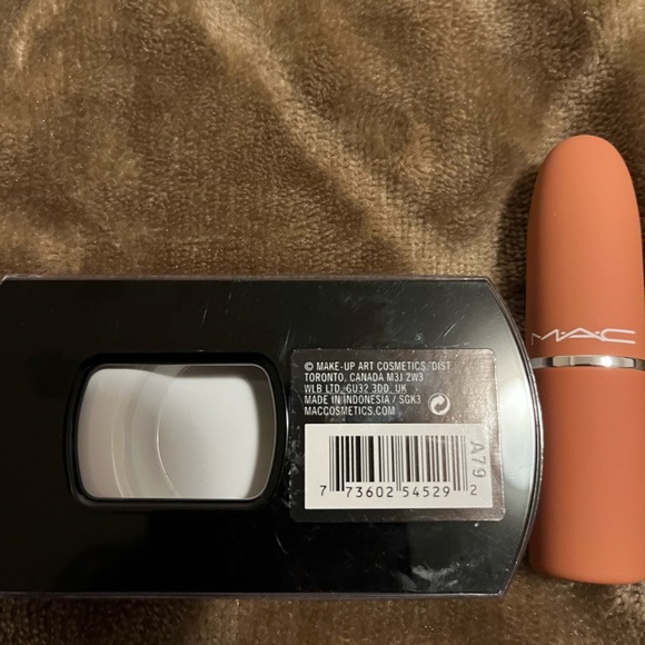 MAC Cosmetics Powder Kiss Lipstick (Teddy 2.0) with eyelashes - Picture 4 of 5